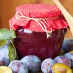 Tkemali recept szilvából és cseresznyeszilvából: klasszikus módszer és adaptált lehetőségek