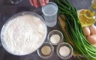 Cum să gătească"жареные пирожки с яйцом и луком"