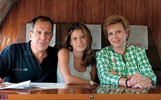 Sergejus Lavrovas: asmeninis gyvenimas, žmona ir dukra