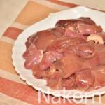 وصفة لذيذة لقلوب الدجاج والكبد: ميزات الطبخ والاستعراضات