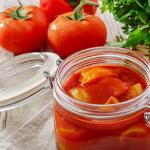 Die besten Rezepte, um aromatische hausgemachte Tomaten ohne Essig für den Winter zuzubereiten