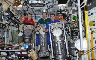 Wasser im Weltraum: Welche Planeten haben es und was trinken Astronauten?