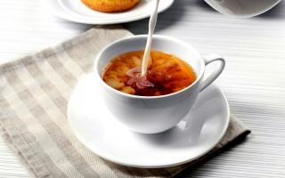 Nützliche Eigenschaften von Tee mit Milch