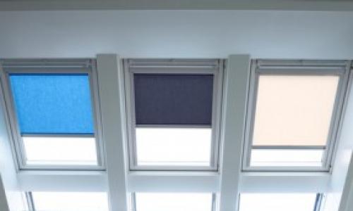 屋根裏部屋の窓：デザインの特徴とDIYでの設置 屋根裏部屋のプラスチック窓