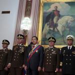 La gente ingresó al Palacio de Miraflores con Chávez