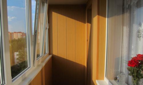 30 idėjų, kaip apdailinti balkoną Chruščiovoje